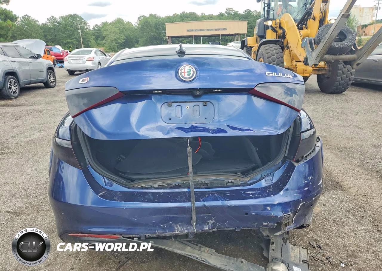 2018 Alfa Romeo Giulia Ti VIN:ZARFAECN0J7581056 - 6