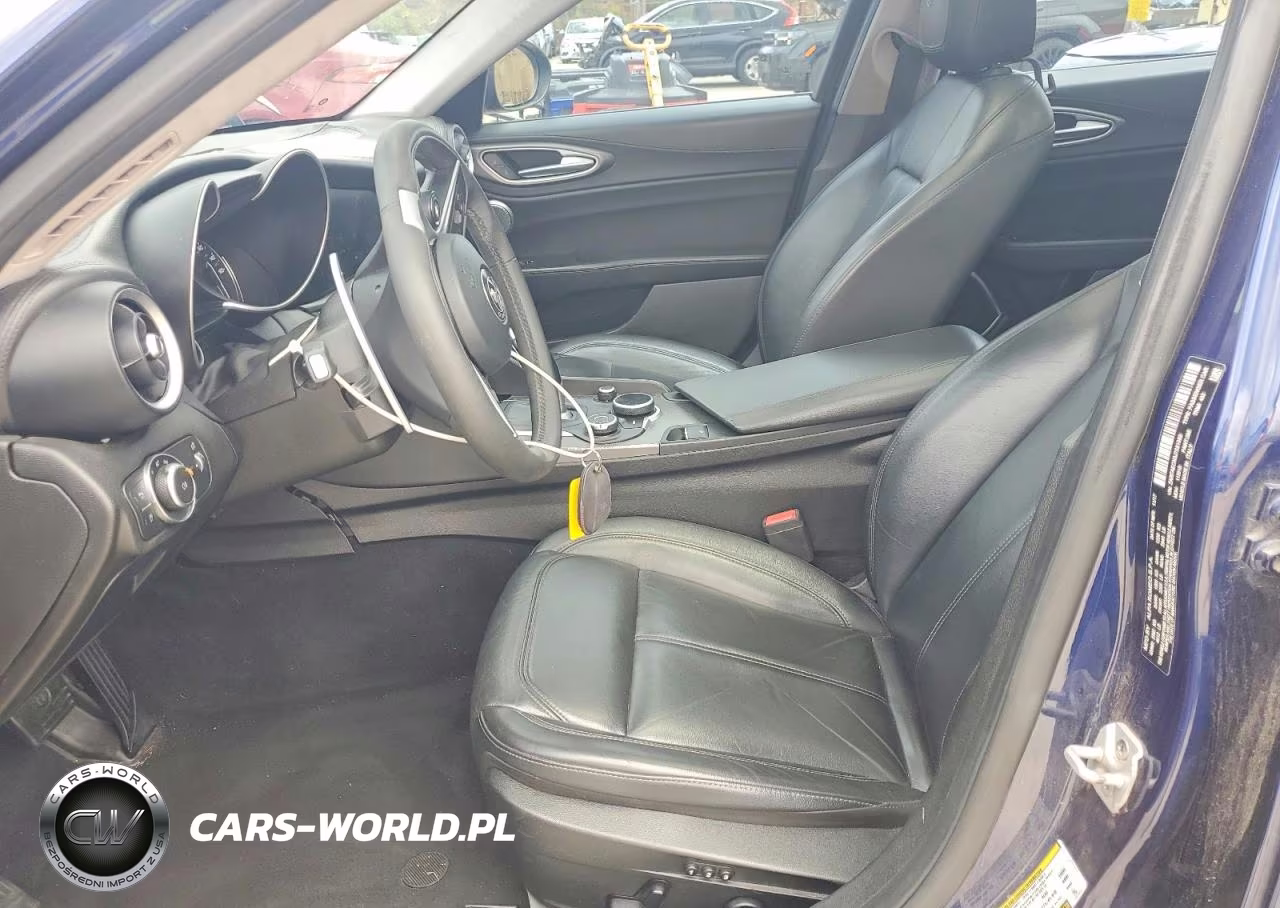 2018 Alfa Romeo Giulia Ti VIN:ZARFAECN0J7581056 - 7