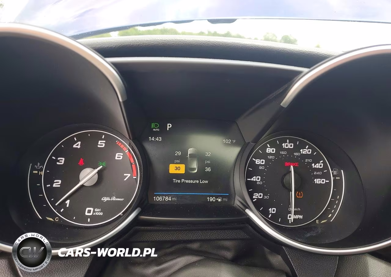 2018 Alfa Romeo Giulia Ti VIN:ZARFAECN0J7581056 - 9