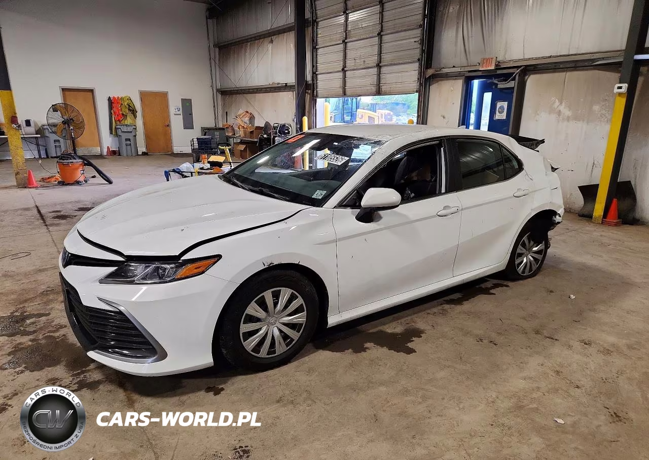 2024 Toyota Camry Le – zdjęcie 1 z 13