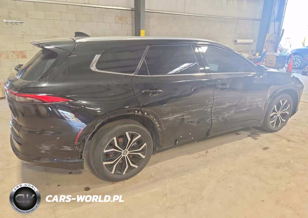 2025 Toyota Crown Signia Xle VIN:JTDACAAJ4S3021153 - 3