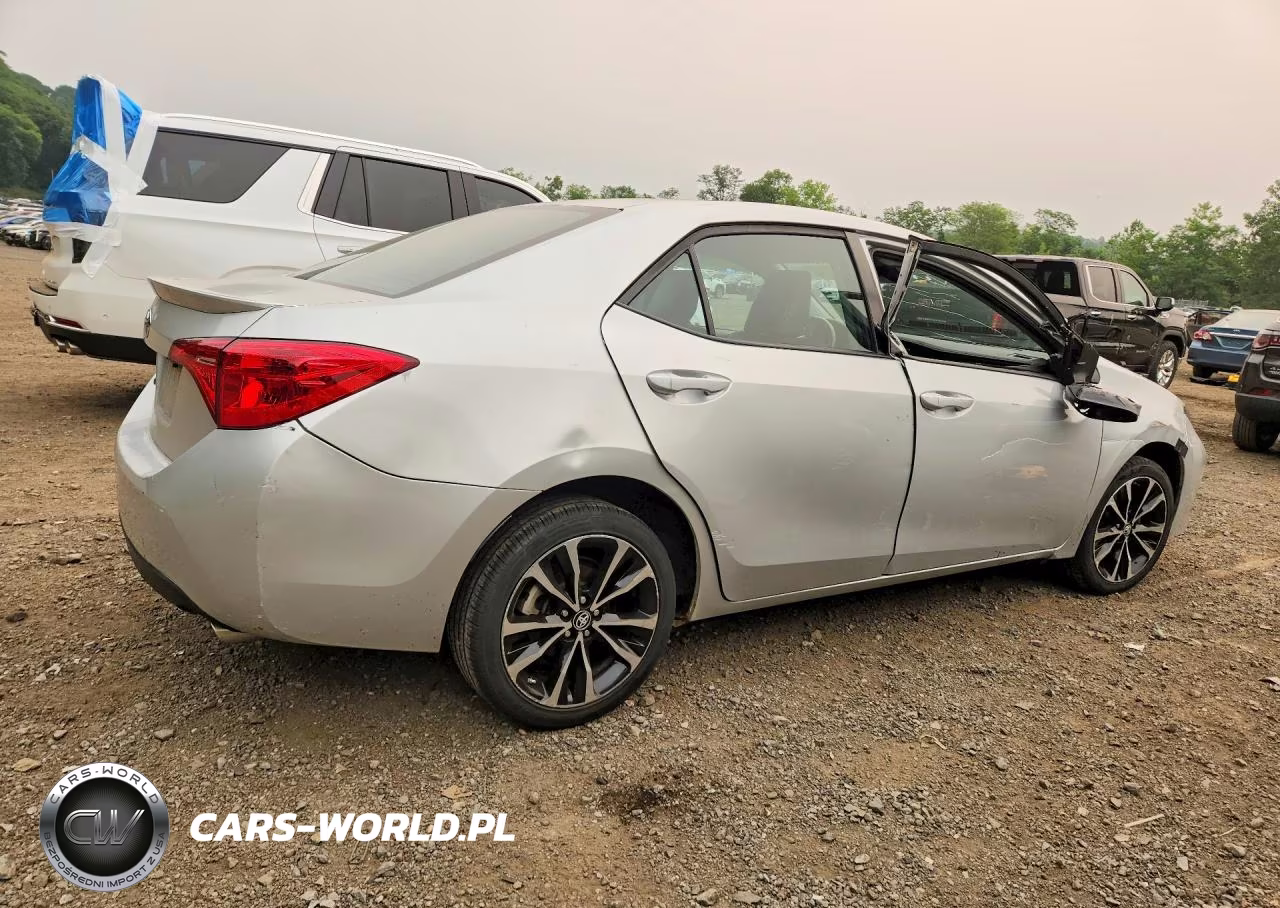 2017 Toyota Corolla Se VIN:5YFBURHE1HP658994 - 3