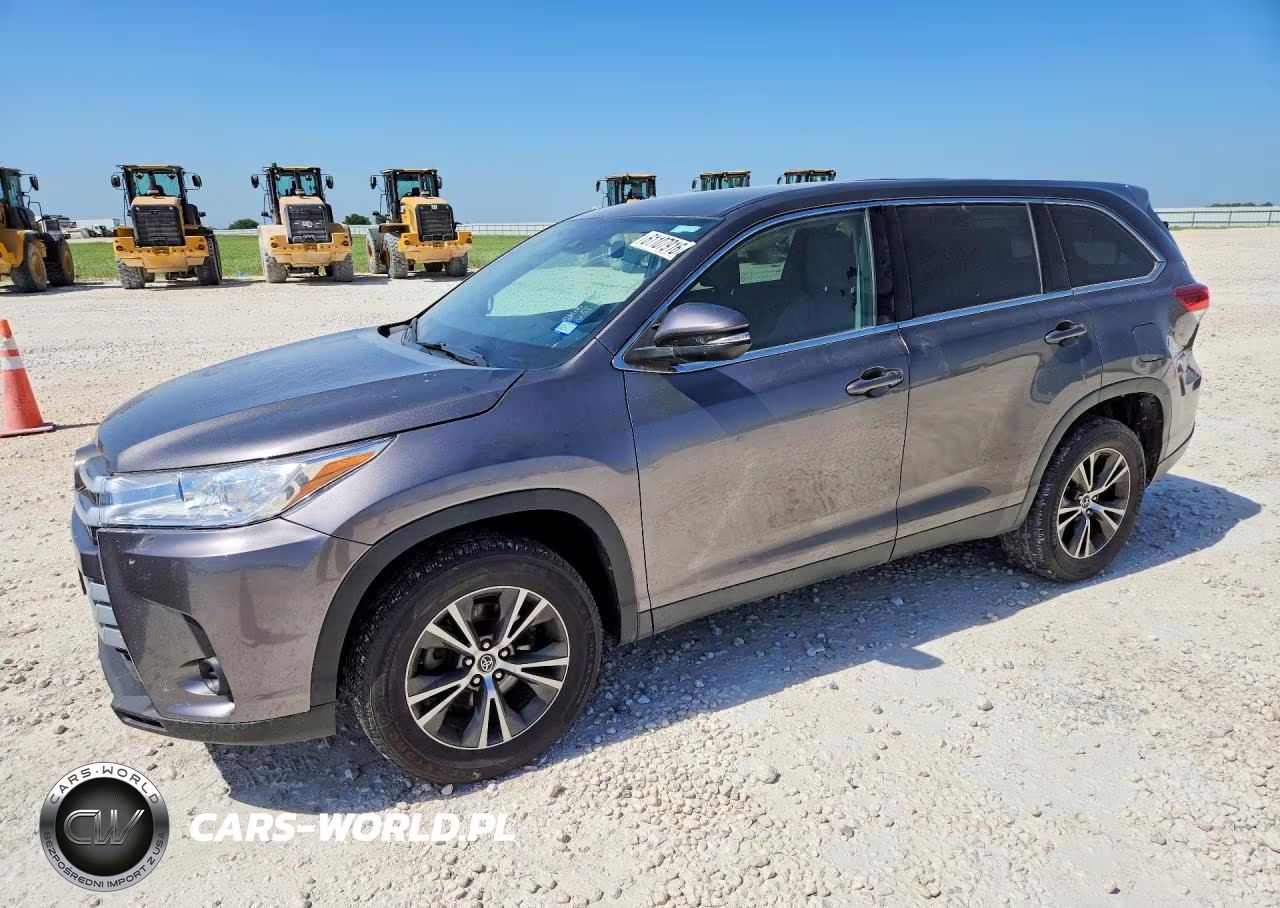 2019 Toyota Highlander Le – zdjęcie 1 z 12