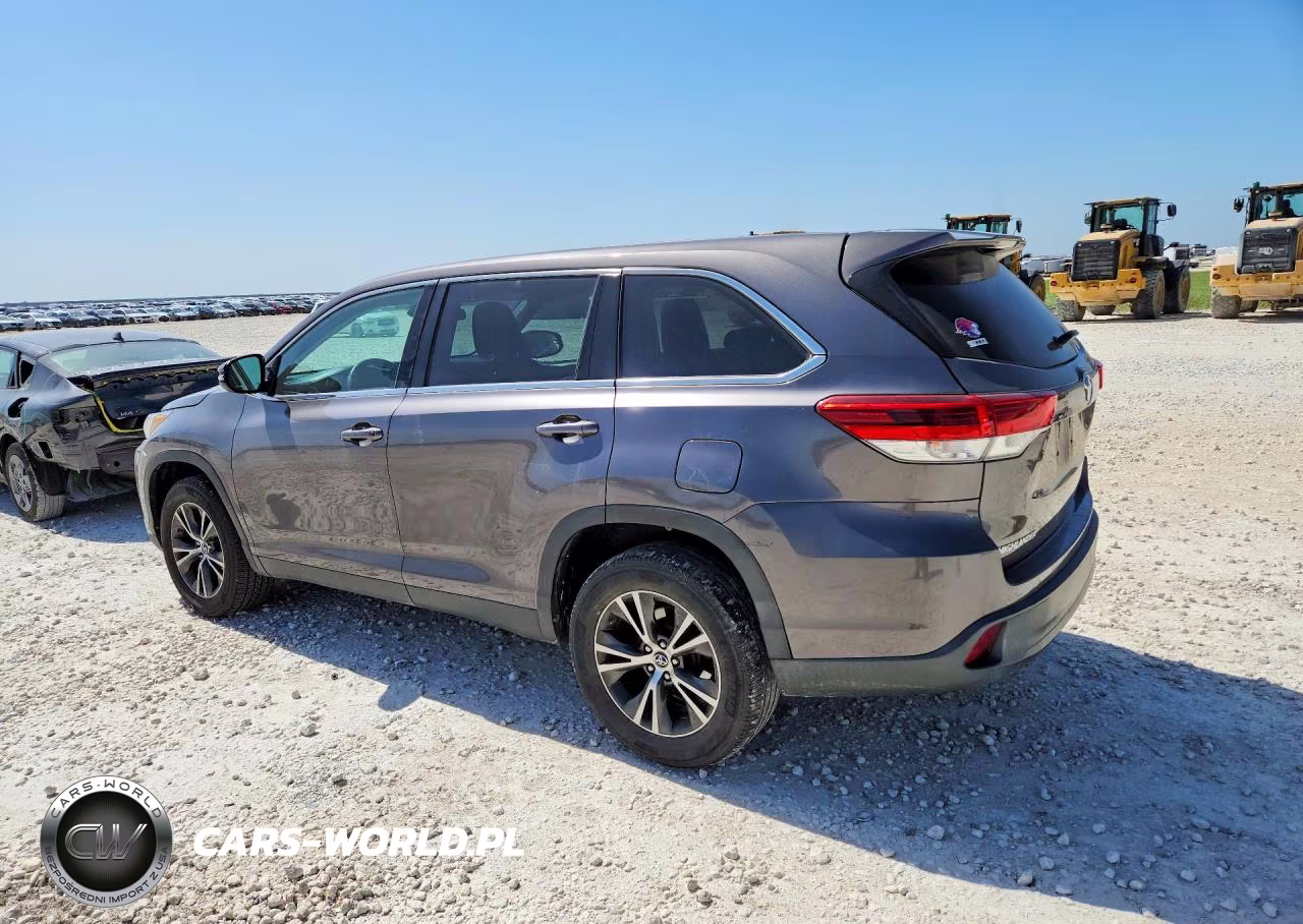2019 Toyota Highlander Le VIN:5TDZZRFH0KS296281 - 2