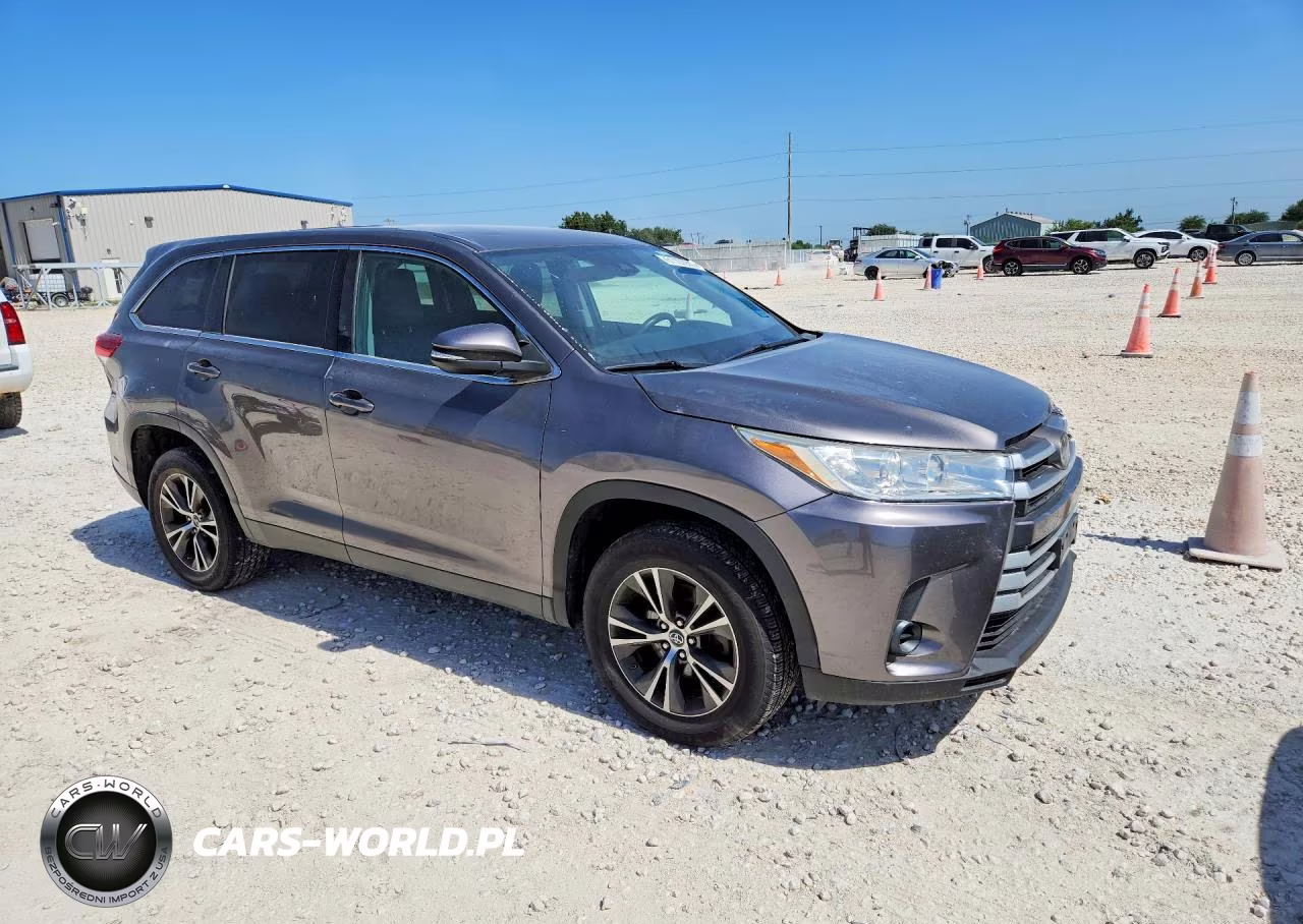 2019 Toyota Highlander Le VIN:5TDZZRFH0KS296281 - 4