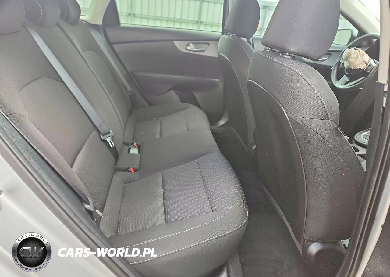 2021 Kia Forte Lxs VIN:3KPF24AD5ME399076 - 10