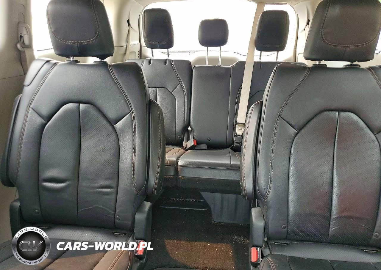 2017 Chrysler Pacifica Touring L Plus VIN:2C4RC1EG6HR844443 - 10
