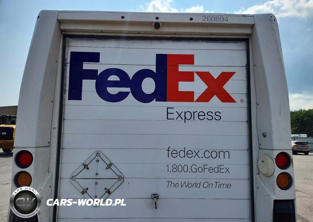 2017 Isuzu Reach Delivery Truck VIN:JALB4T178H7W00437 - 10