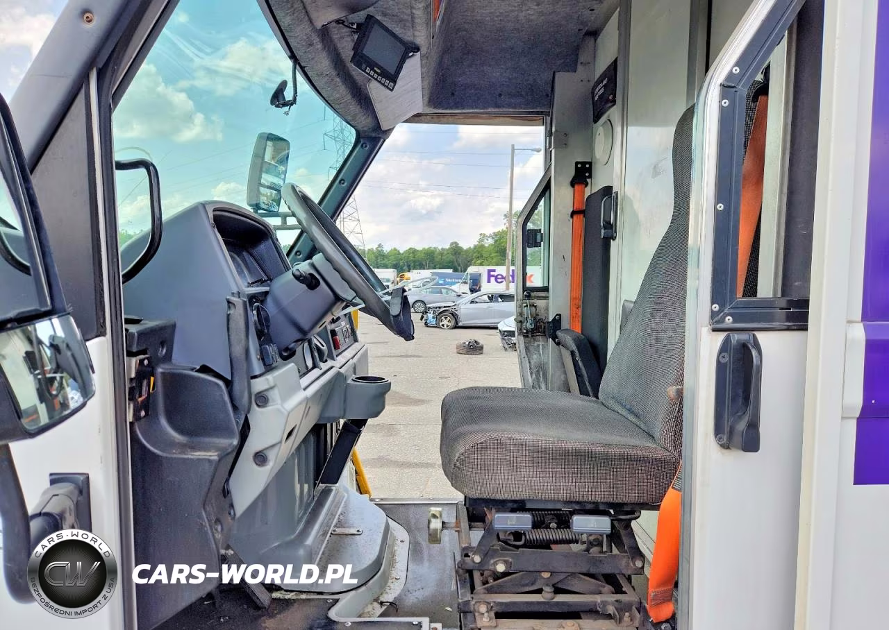 2017 Isuzu Reach Delivery Truck VIN:JALB4T178H7W00437 - 7