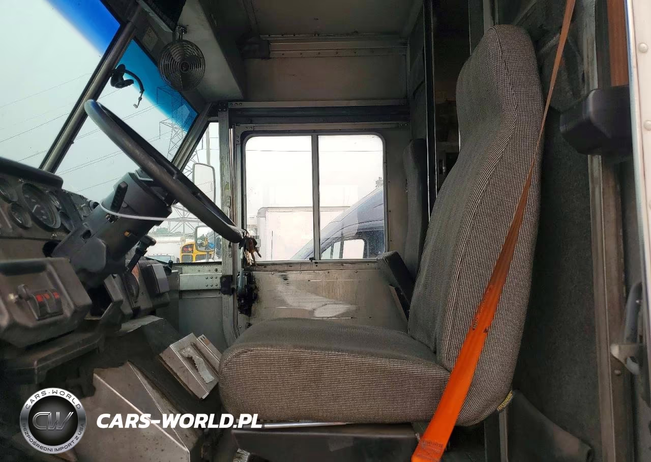 1998 Freightliner Chassis M Line Walk-In Van VIN:4UZA4FF40WC932868 - 7