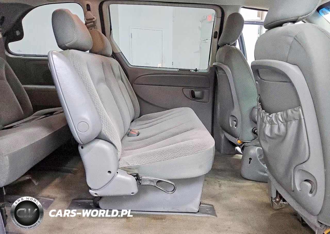 2006 Chrysler Town & Country VIN:1A4GP45R26B760527 - 11