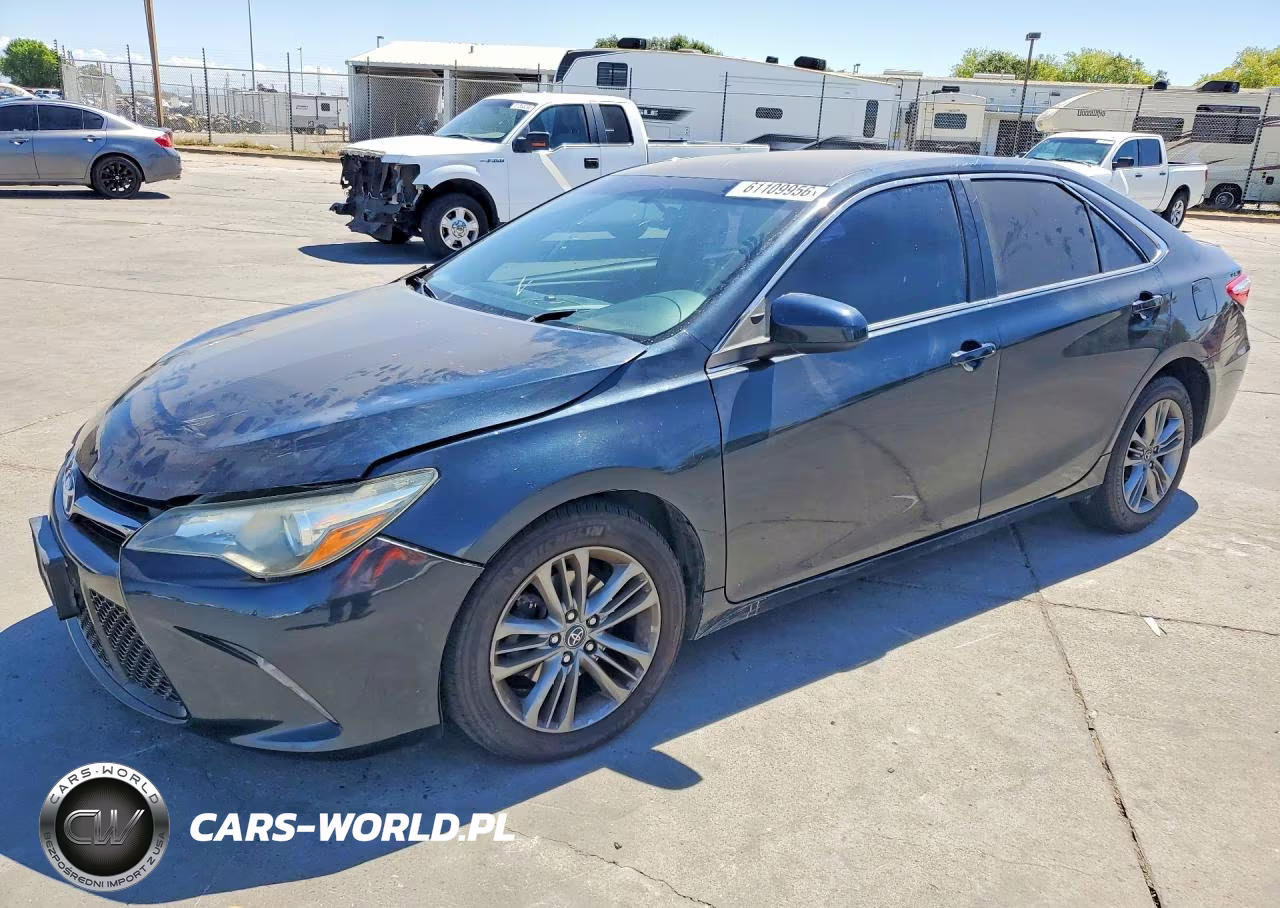 TOYOTA CAMRY LE – zdjęcie 1 z 12
