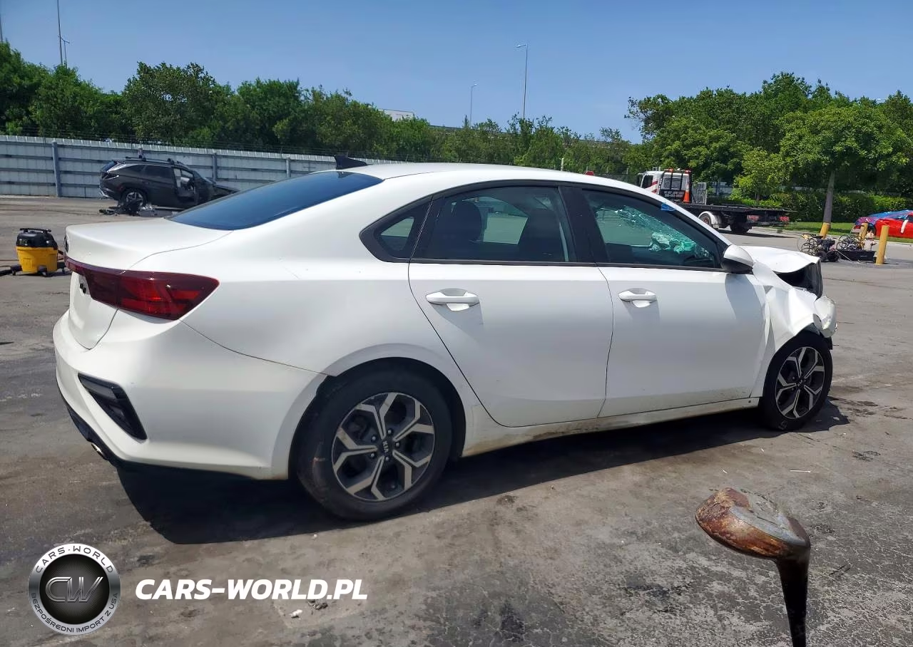 2021 Kia Forte Lxs VIN:3KPF24AD0ME290900 - 3