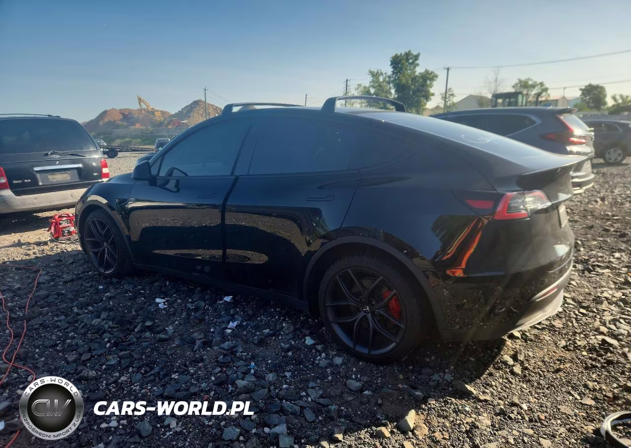 2021 Tesla Model Y VIN:5YJYGDEF2MF121638 - 2