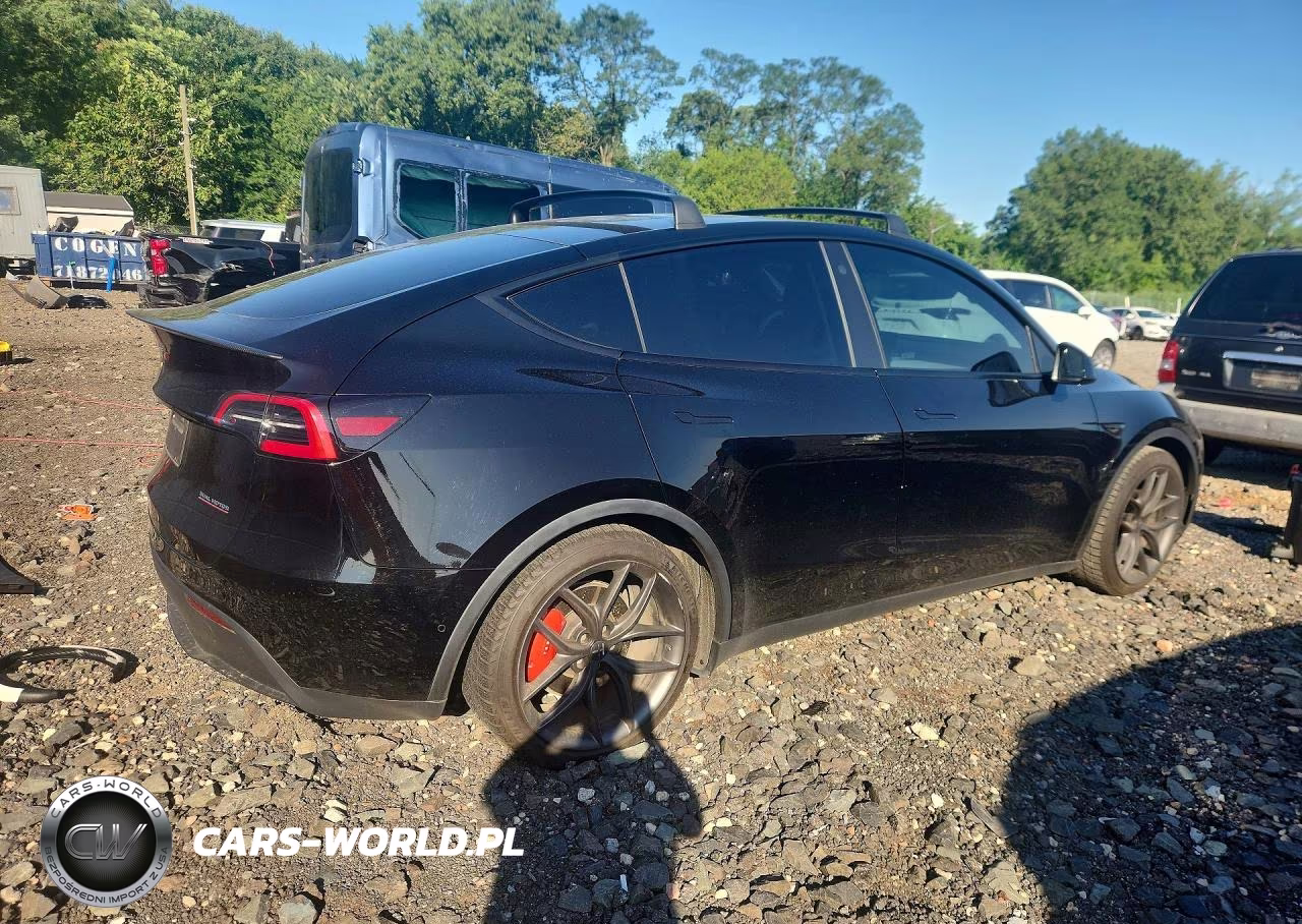 2021 Tesla Model Y VIN:5YJYGDEF2MF121638 - 3