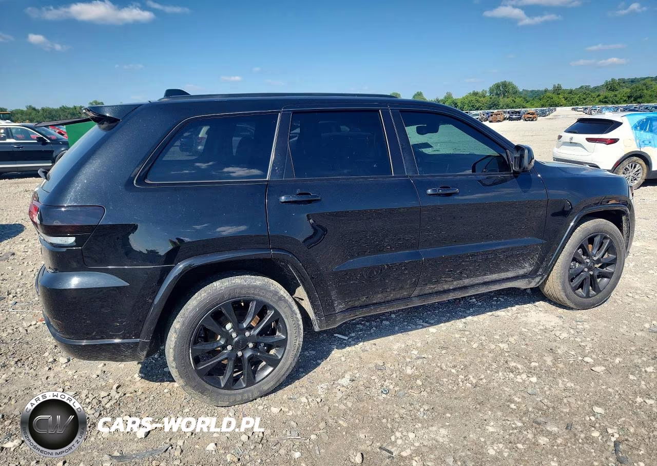 2018 Jeep Grand Cherokee Laredo VIN:1C4RJFAG4JC315113 - 3