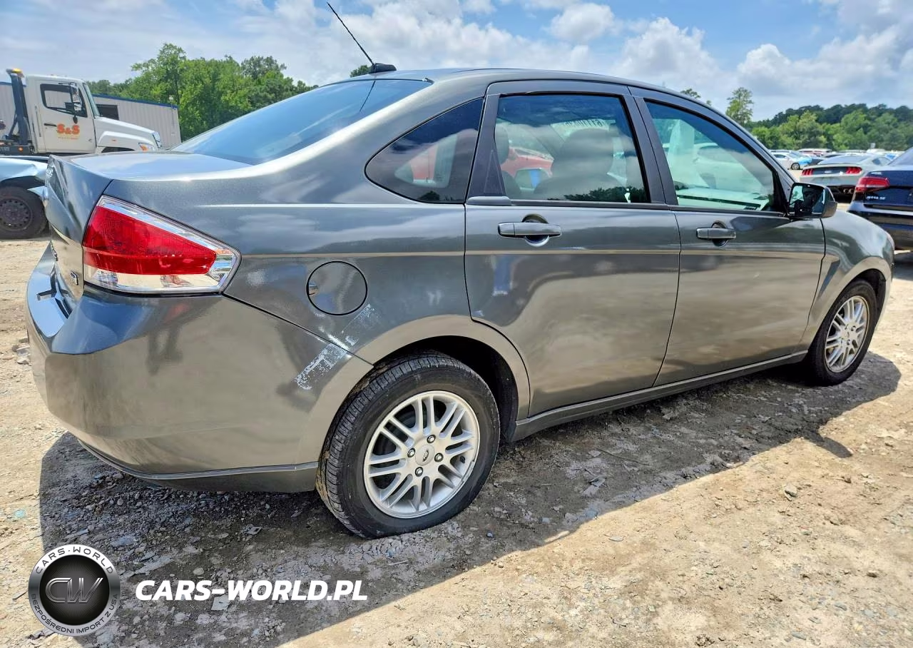 2009 Ford Focus Se VIN:1FAHP35N39W199064 - 3
