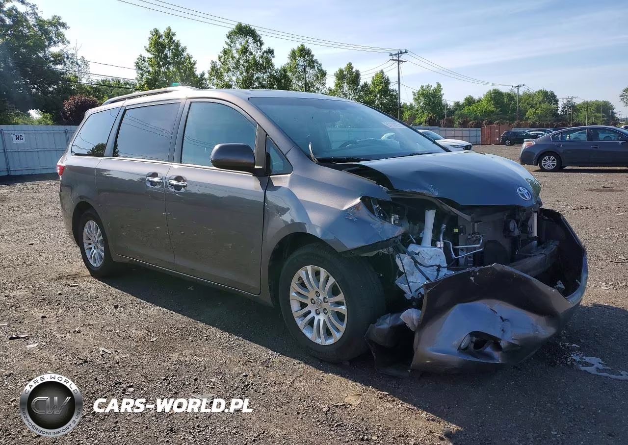 2017 Toyota Sienna Xle 8-Passenger VIN:5TDYZ3DC5HS813678 - 4
