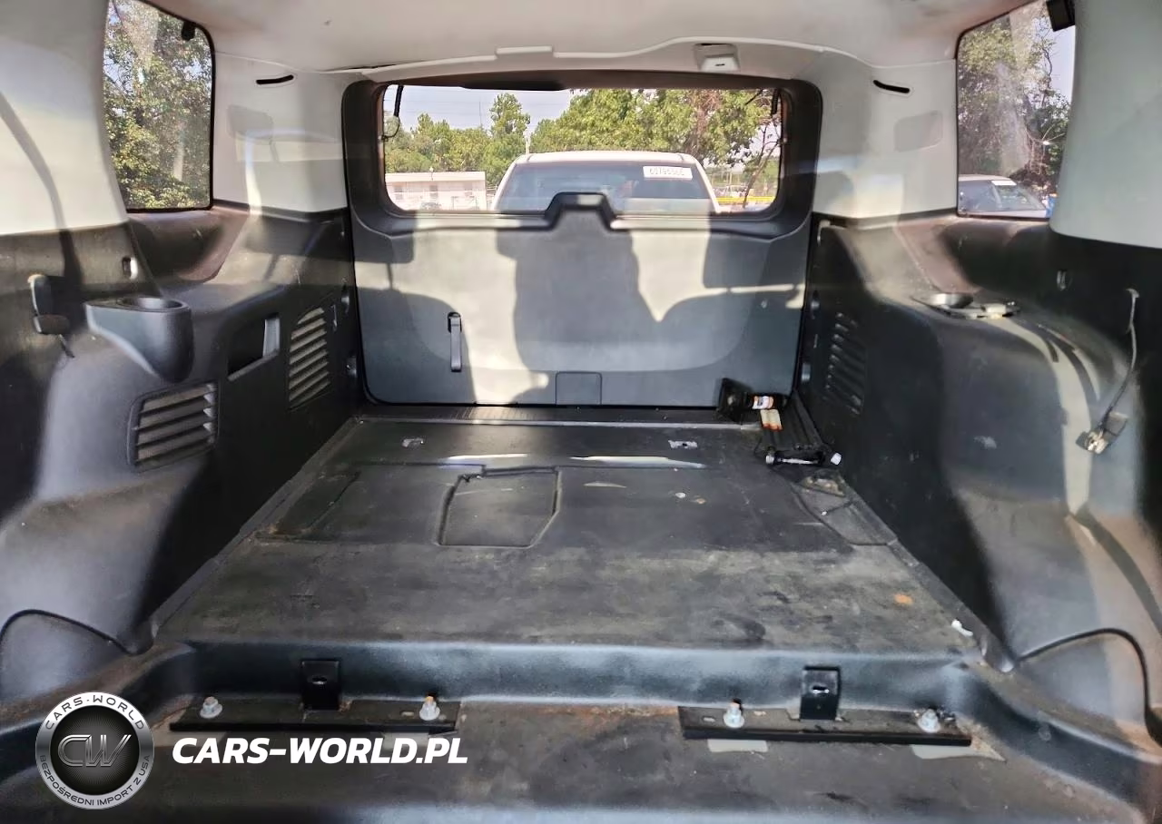 2018 Chevrolet Tahoe Police VIN:1GNSKDKC0JR240140 - 10