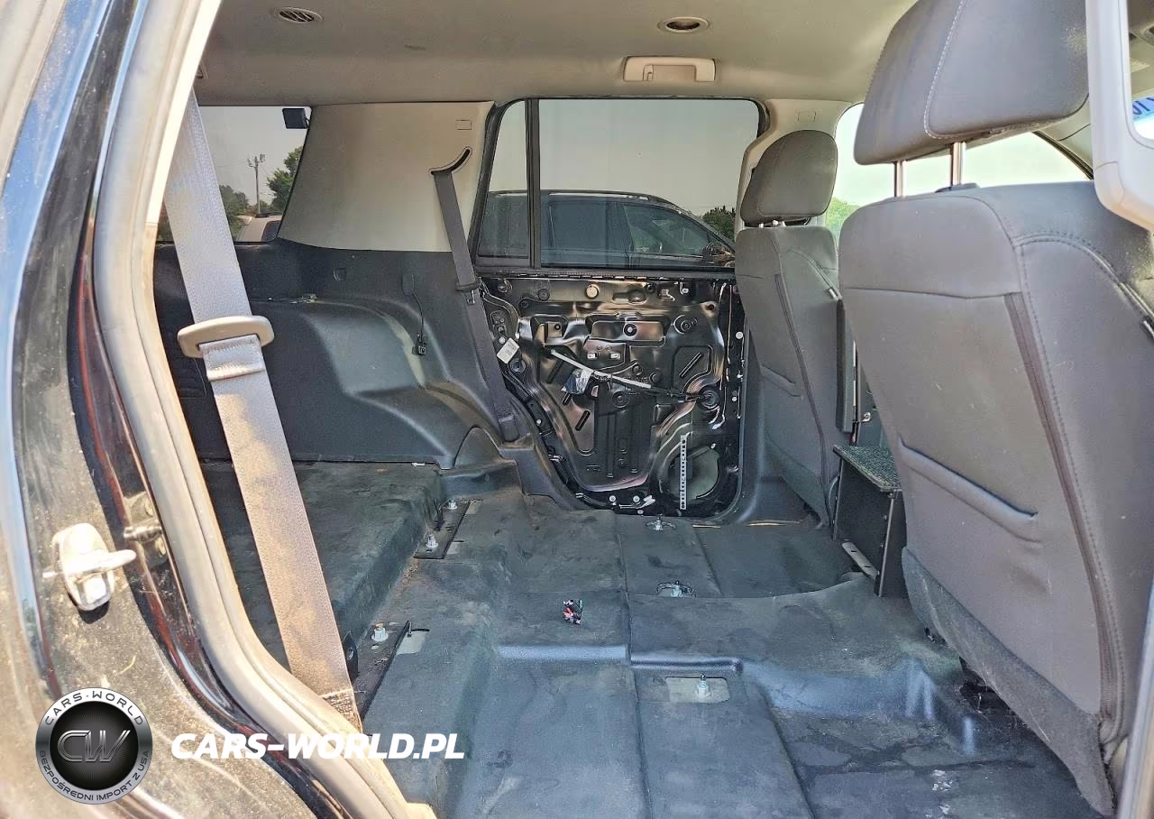 2018 Chevrolet Tahoe Police VIN:1GNSKDKC0JR240140 - 11
