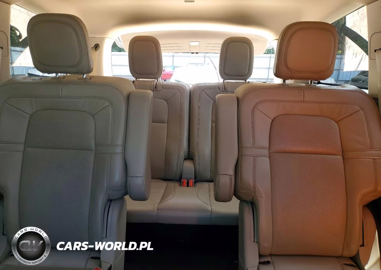 2020 Lincoln Aviator Reserve VIN:5LM5J7WC3LGL18003 - 10