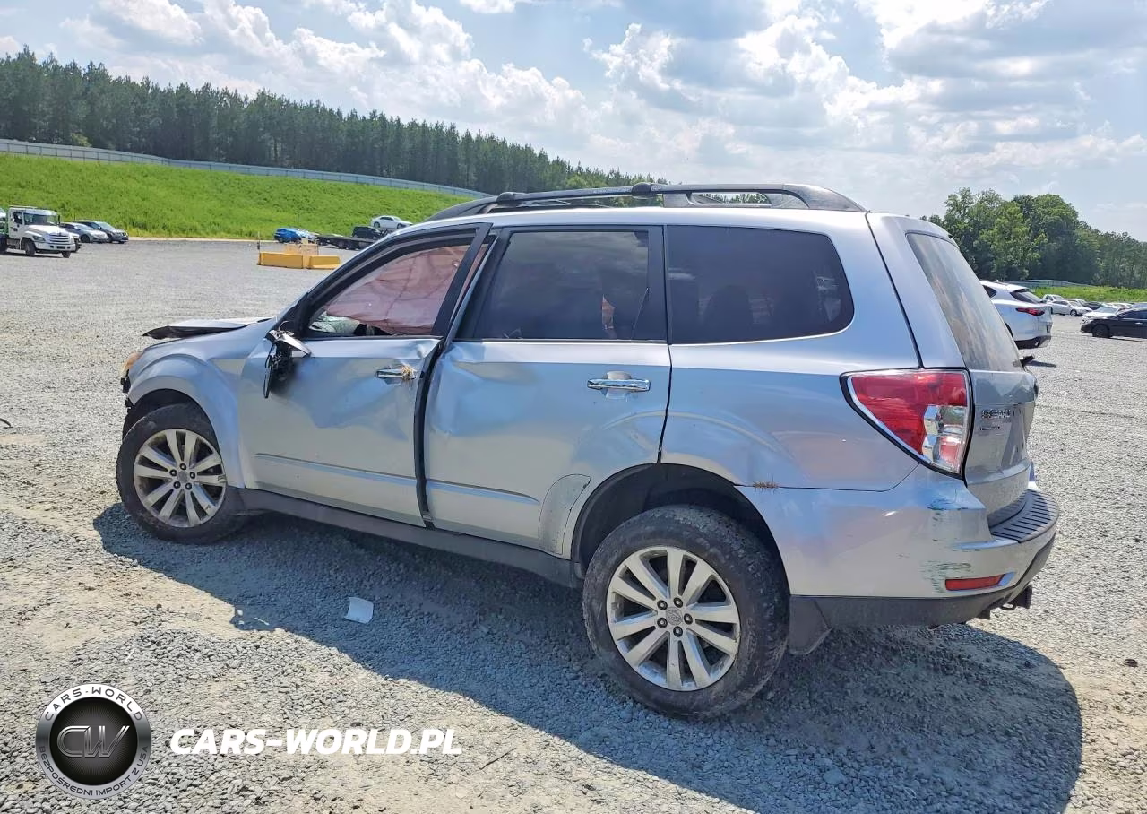 2013 Subaru Forester 2.5X Premium VIN:JF2SHADC0DH443818 - 2