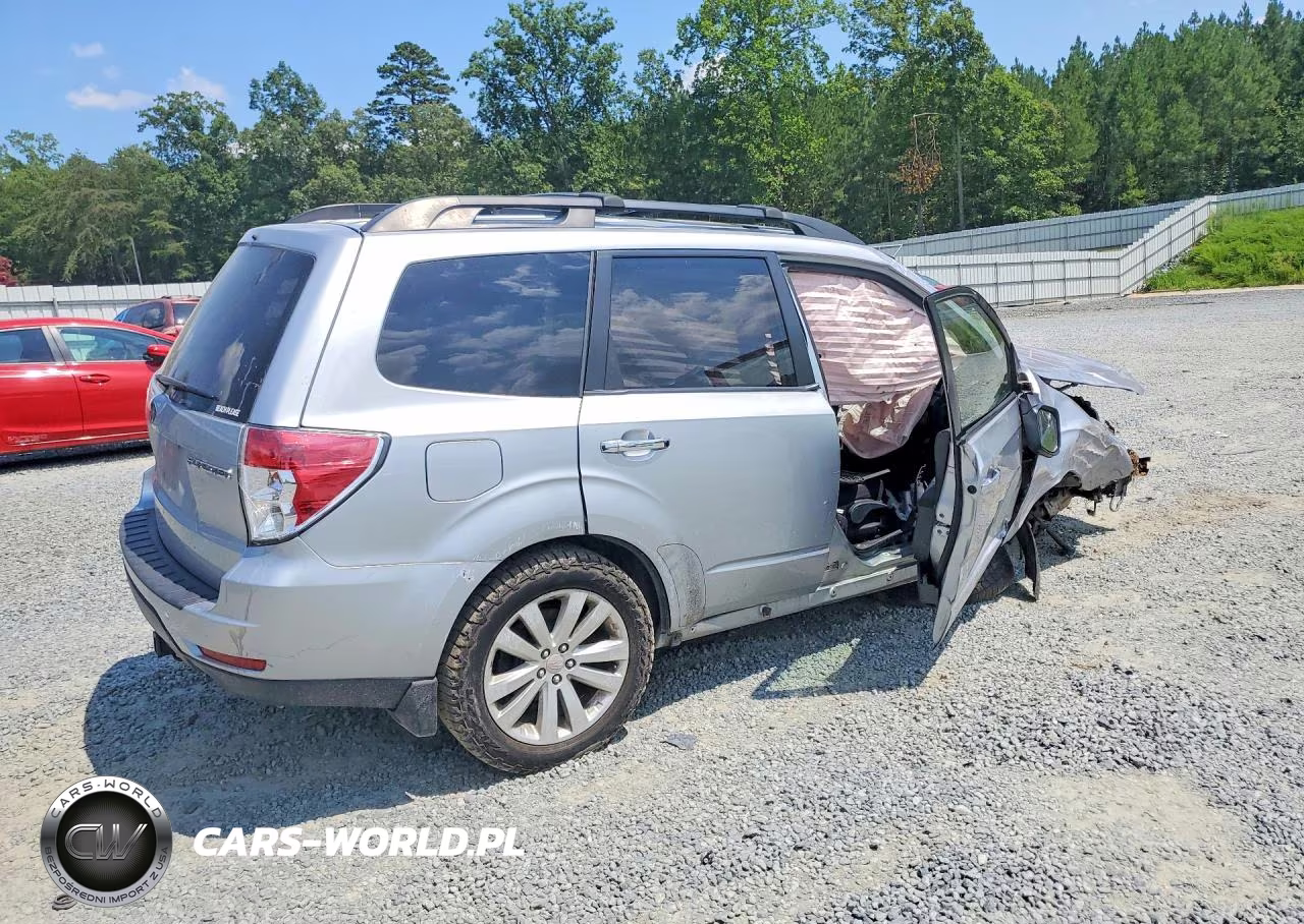 2013 Subaru Forester 2.5X Premium VIN:JF2SHADC0DH443818 - 3