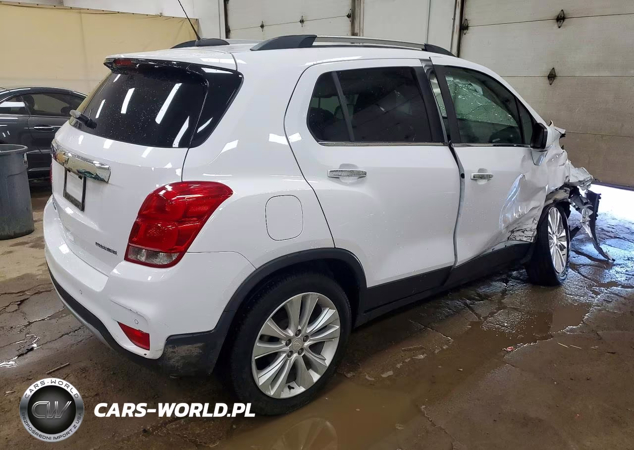 2020 Chevrolet Trax Premier VIN:3GNCJRSB1LL126637 - 3