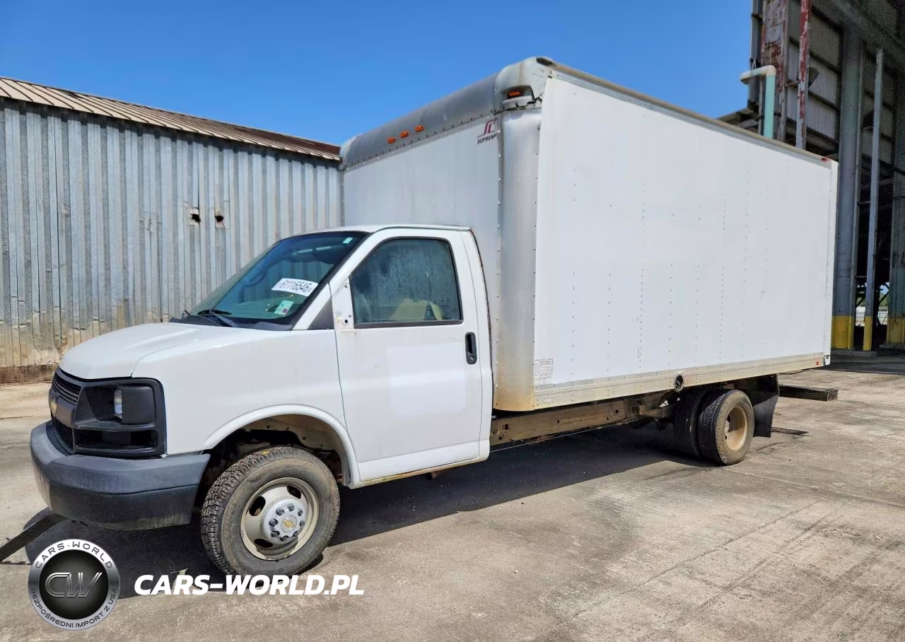 2015 Chevrolet Express Box Truck