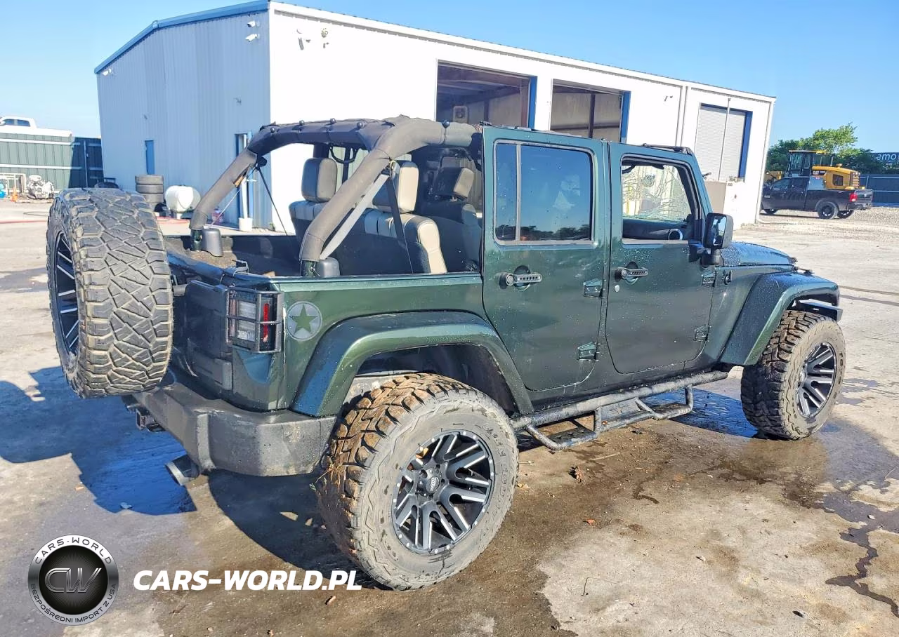 2010 Jeep Wrangler Unlimited Sahara VIN:1J4HA5H15AL146026 - 3