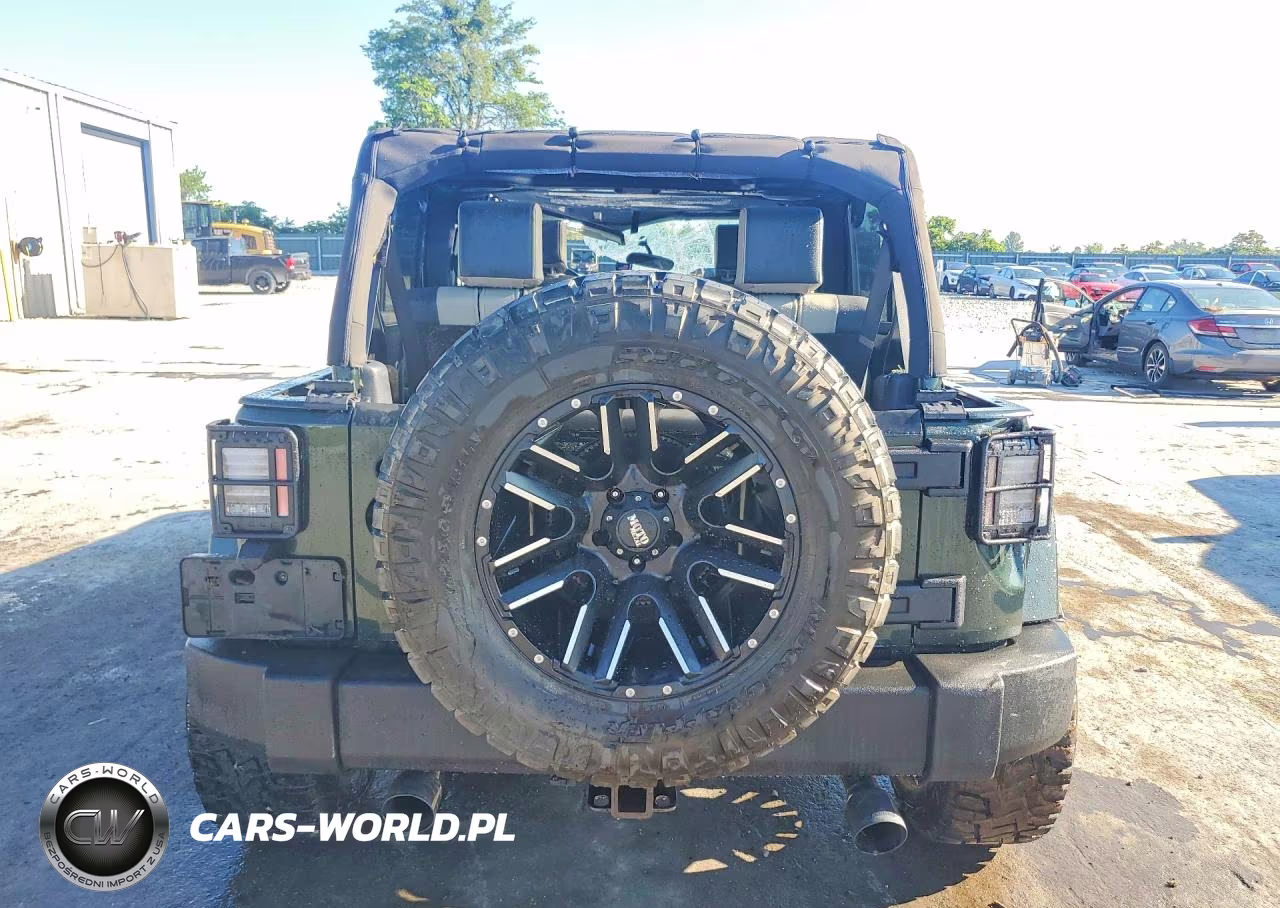 2010 Jeep Wrangler Unlimited Sahara VIN:1J4HA5H15AL146026 - 6