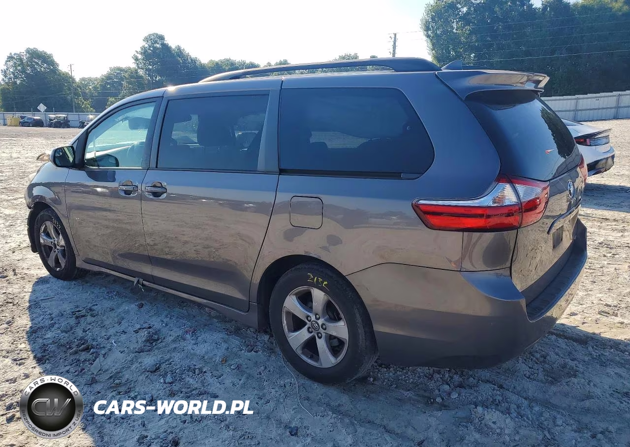2018 Toyota Sienna Le VIN:5TDKZ3DCXJS953253 - 2