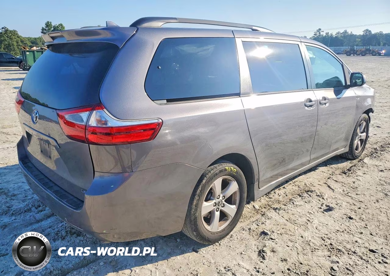 2018 Toyota Sienna Le VIN:5TDKZ3DCXJS953253 - 3