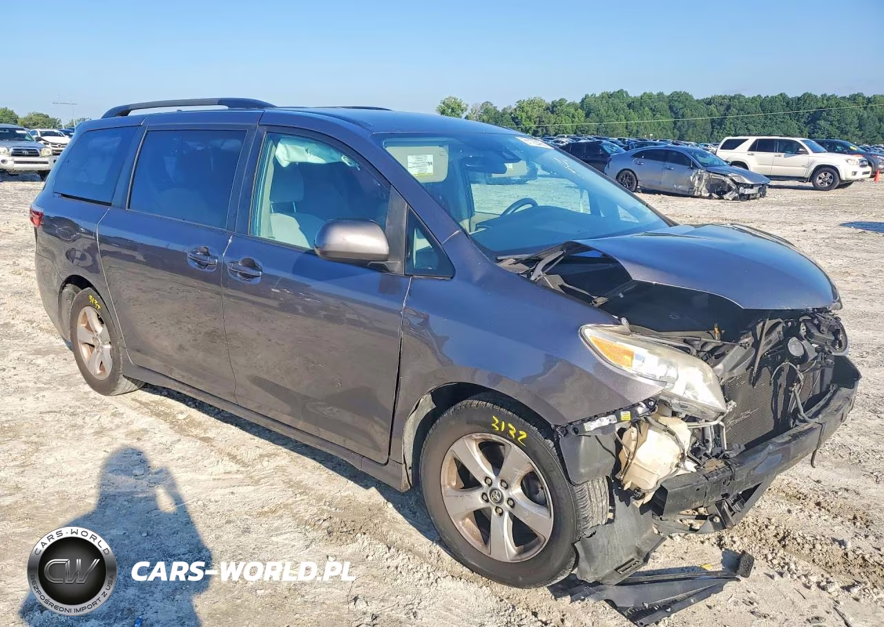 2018 Toyota Sienna Le VIN:5TDKZ3DCXJS953253 - 4
