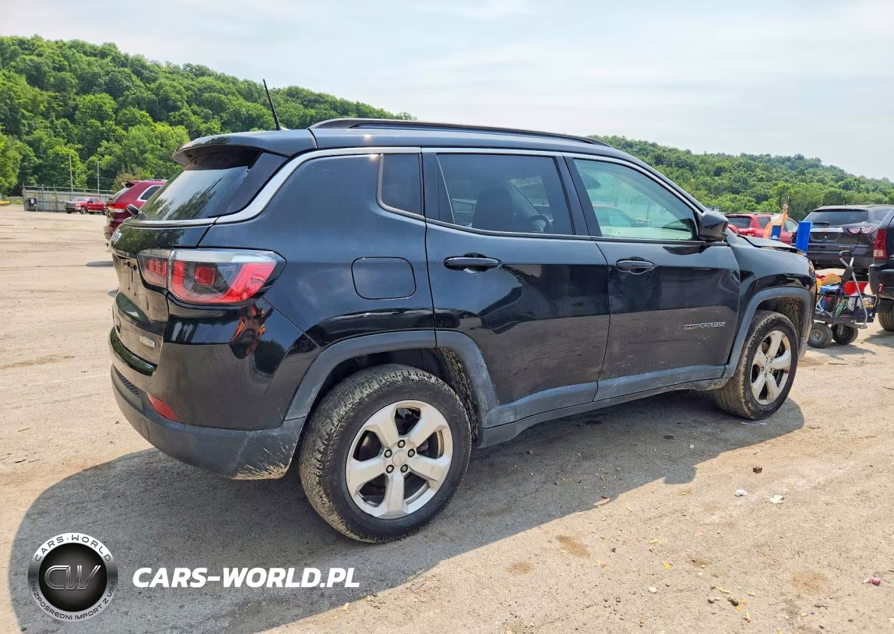 2018 Jeep Compass Latitude VIN:3C4NJDBBXJT155183 - 3
