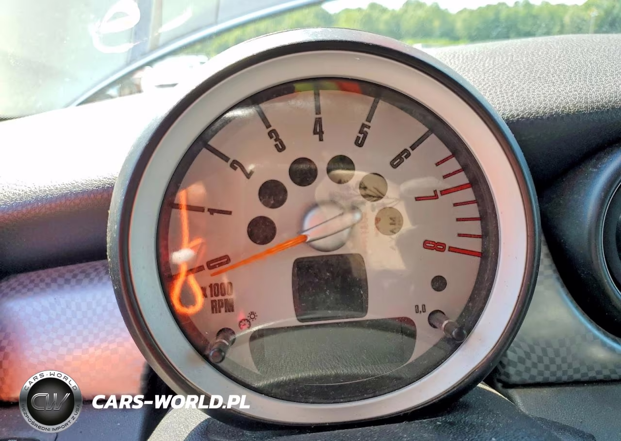2010 Mini Cooper S Clubman VIN:WMWMM3C52ATP76240 - 9