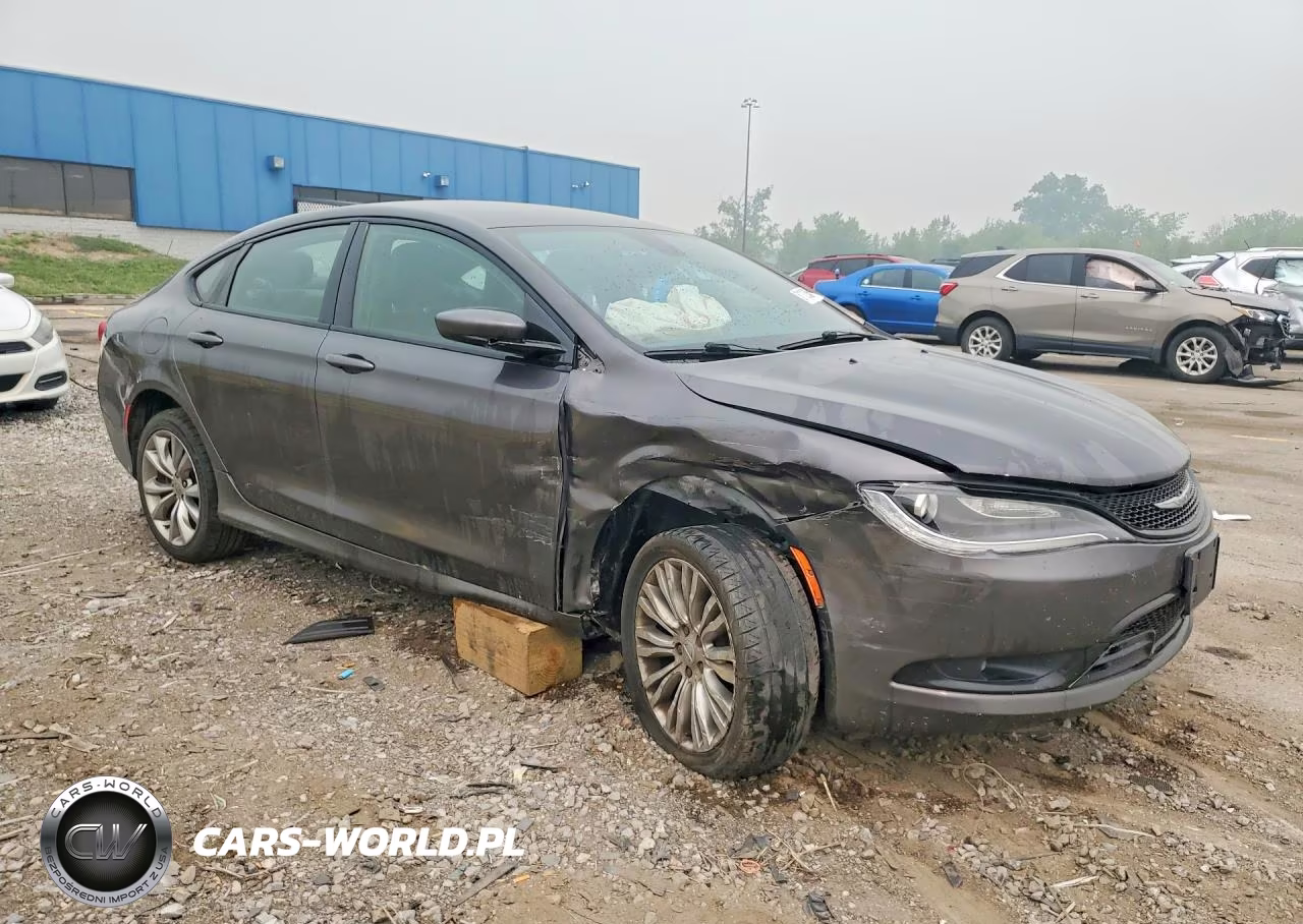 2015 Chrysler 200 S VIN:1C3CCCBB3FN718002 - 4