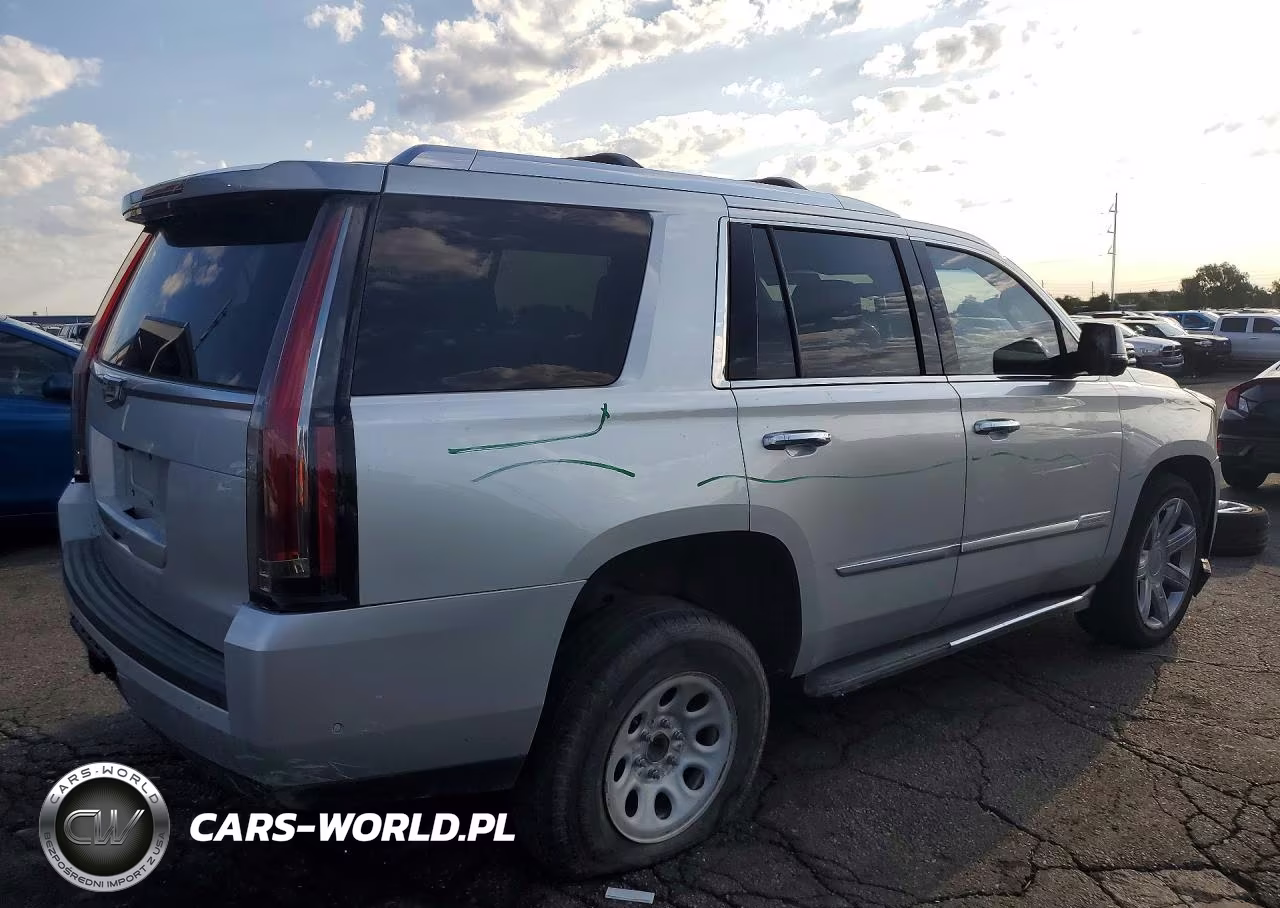 2018 Cadillac Escalade Luxury VIN:1GYS4BKJ3JR114953 - 3