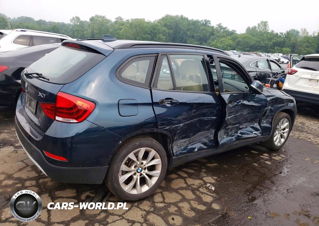2013 BMW X1 xDrive28I VIN:WBAVL1C54DVR92482 - 3