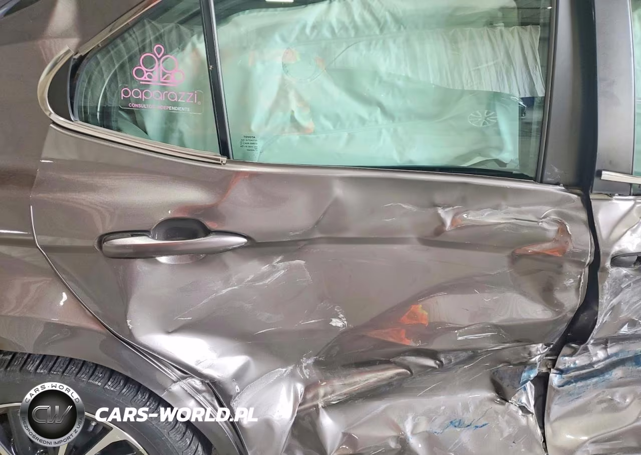 2018 Toyota Camry Se VIN:4T1B11HK3JU619666 - 10