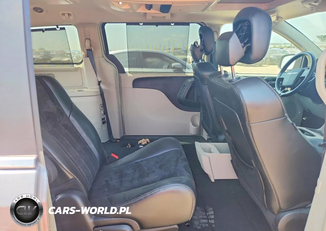 2016 Chrysler Town & Country Limited VIN:2C4RC1JG6GR221618 - 10