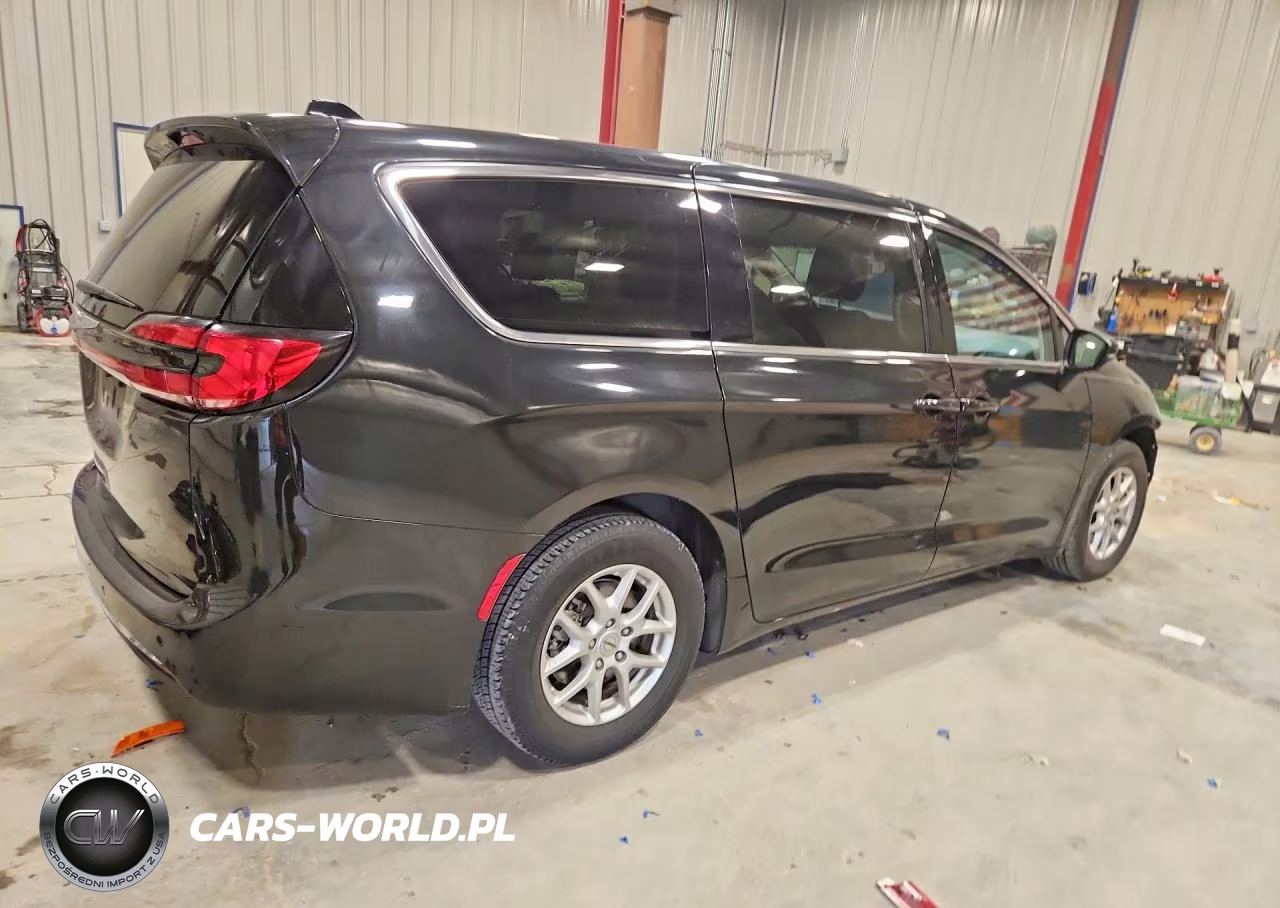 2023 Chrysler Pacifica Touring L VIN:2C4RC1BG5PR627310 - 3