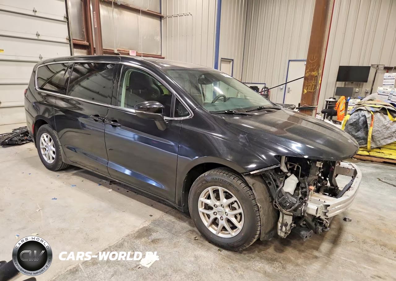 2023 Chrysler Pacifica Touring L VIN:2C4RC1BG5PR627310 - 4