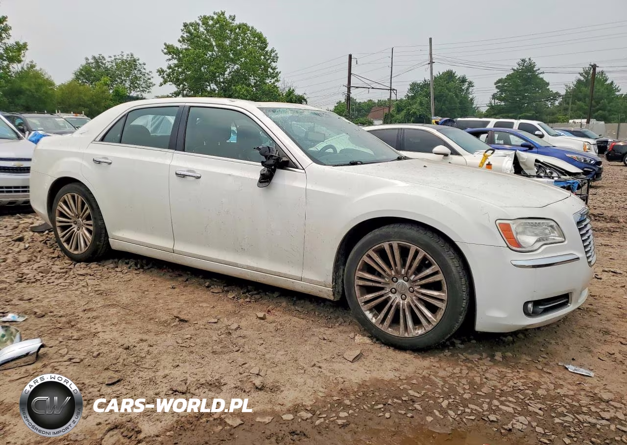 2014 Chrysler 300C VIN:2C3CCAEG9EH321140 - 4