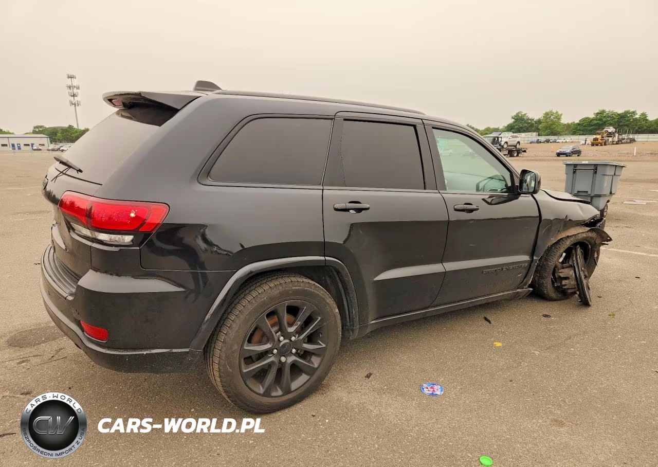 2018 Jeep Grand Cherokee Laredo VIN:1C4RJFAG2JC445679 - 3