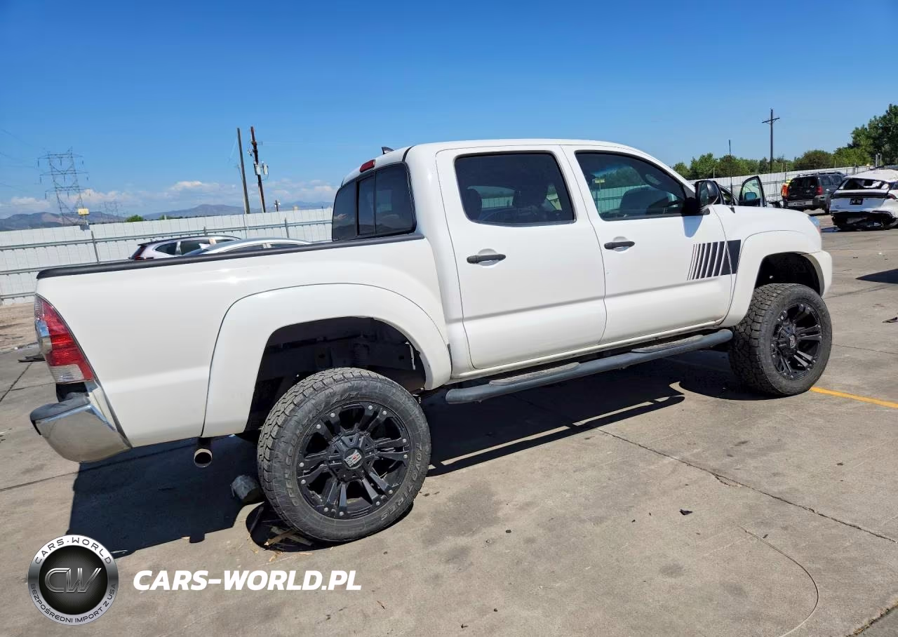 2012 Toyota Tacoma Double Cab VIN:5TFLU4EN2CX040556 - 3