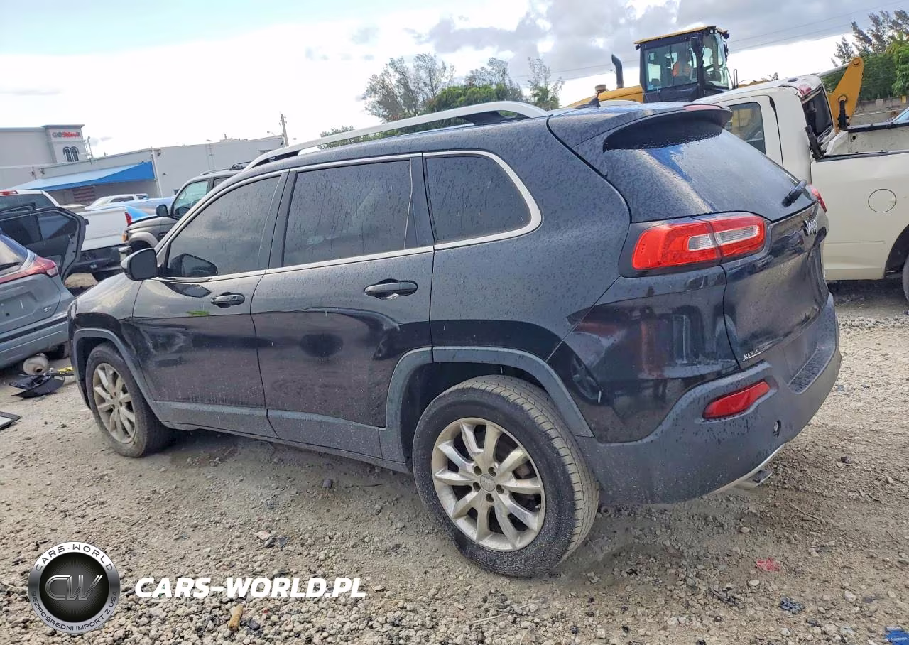 2015 Jeep Cherokee Latitude VIN:1C4PJLCB8FW617646 - 2