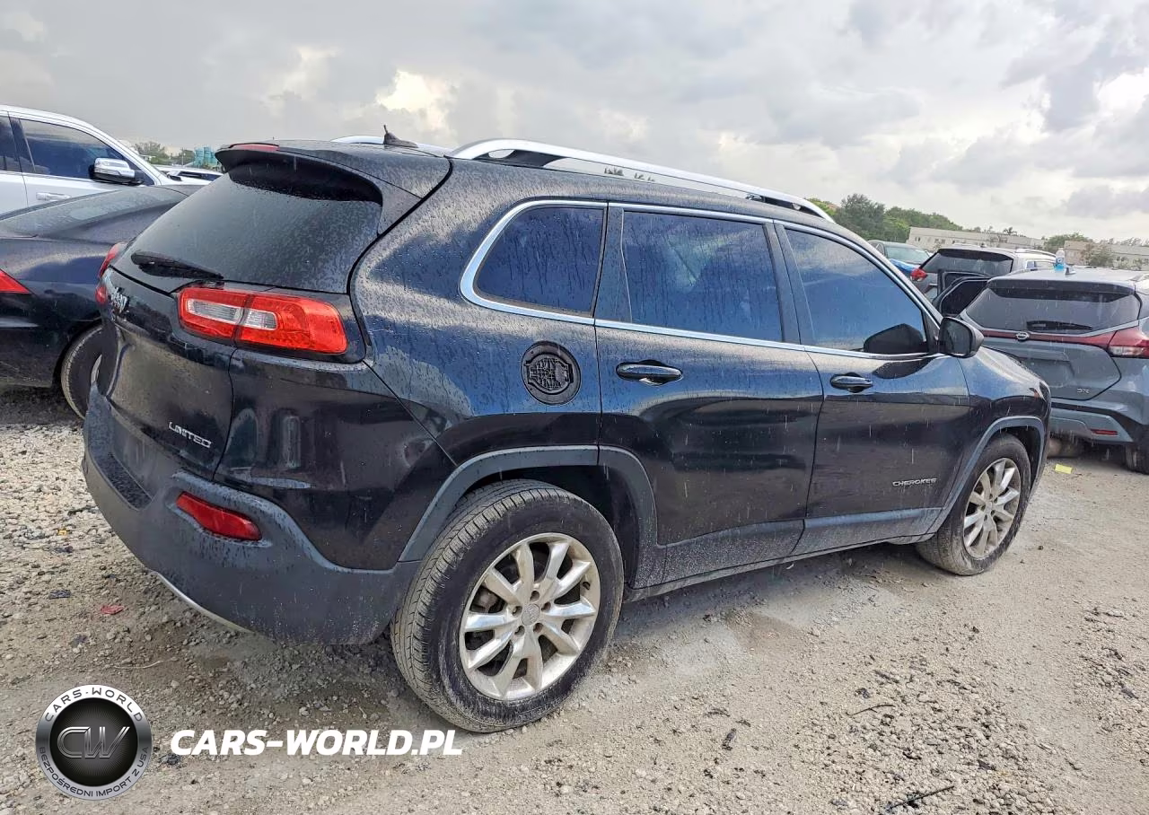 2015 Jeep Cherokee Latitude VIN:1C4PJLCB8FW617646 - 3