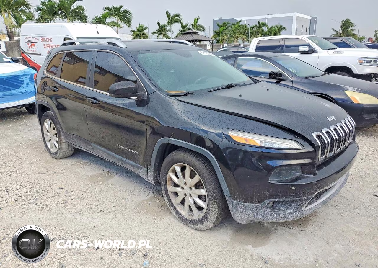 2015 Jeep Cherokee Latitude VIN:1C4PJLCB8FW617646 - 4