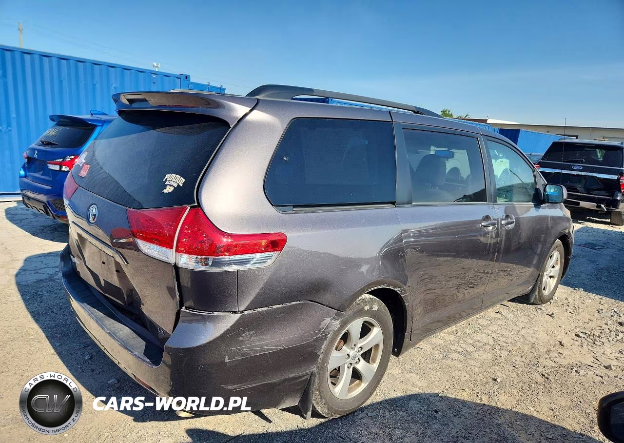 2013 Toyota Sienna Le VIN:5TDKK3DC2DS292682 - 3